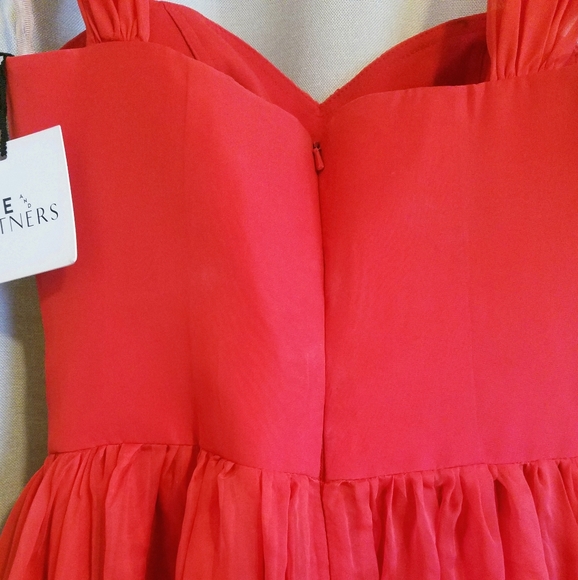 NWT Evening/Prom Gown Bright Red Neon Princess Cut Fame & Partners - Picture 9 of 10